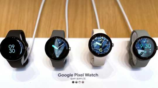 Pixel Watch也获得首次的更新。