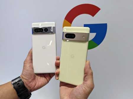 Google 2022年度新旗舰 Pixel 7 双机齐发。图左为三镜头的高阶旗舰Pixel 7 Pro，售价26,990元起；图右为双镜头的Pixel 7，售价18,990元。