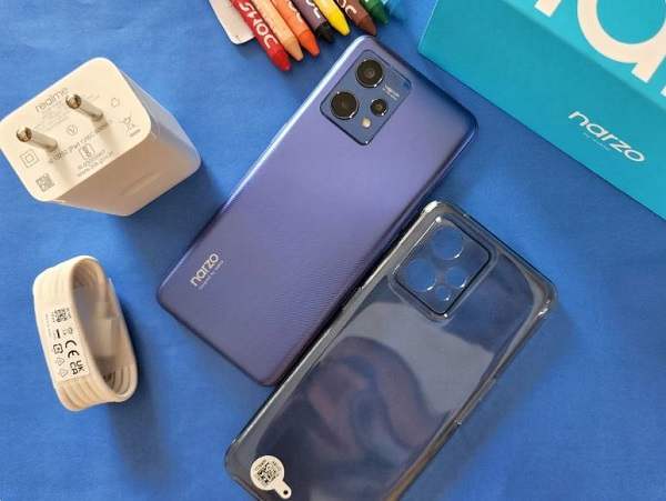 定价免万元的平价5G手机realme Narzo 50 Pro，第三季再降近两成。 至于购机预算在万元以下，平时习惯上网追剧、玩手游，建议可关注今年五月上市、单机定价免万元的realme Narzo 50 Pro，趁现在免七千即可入手，也是省荷包兼顾使用需求的首选之一。