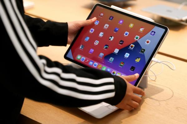 苹果准备将OLED面板导入iPadPro。
