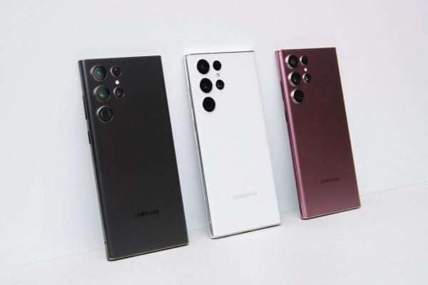 Speedtest最新美国报告指出，三星S22Ultrat蝉联5G网速最快手机冠军。