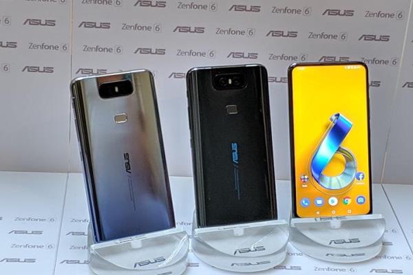 华硕首款翻转式双镜头ZenFone6旗舰手机，于6月在台上市，共推出亮面质感的银蓝色与黑色，两种颜色选择。