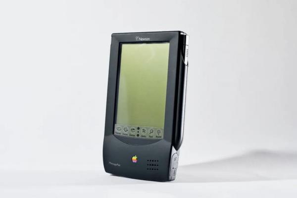 AppleNewton，一代自1,983年上市。