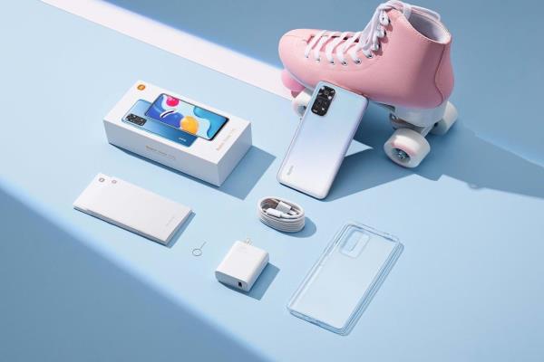 杰昇通信祭连假购机限时优惠活动，5G入门款手机“红米Note11S”5千有找。（杰昇通信提供）