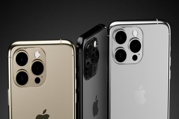 外媒曝光iPhone15Pro、iPhone15ProMax（又称iPhone15Ultra）外观渲染图，将有潜望式镜头，机身方正，但底部呈现圆弧的模样。