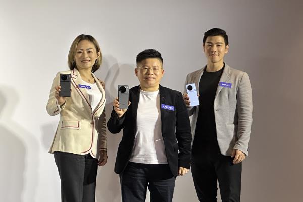 智慧型手机品牌商vivo今（4）日宣布在中国推出X90旗舰系列，图左至右依序为vivo中国副总经理陈怡婷、vivo中国总经理陈娟、vivo中国产品经理李长威。