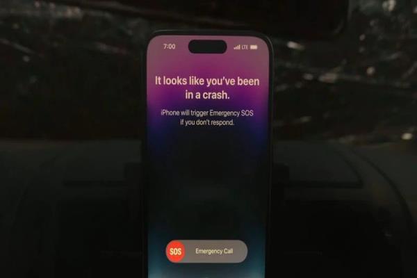 iPhone14系列支援“车祸侦测”功能。若侦测到严重车祸，它可以协助伤者致电紧急服务中心和通知紧急联系人。