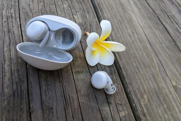 比AirPods便宜2千元！Google 平价耳机 Pixel Buds A开箱实测优缺点评