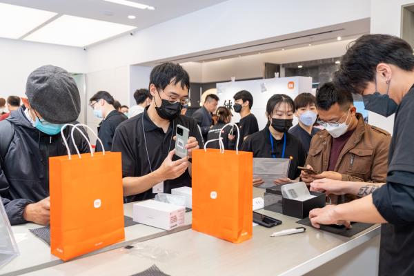 小米Xiaomi 13系列平均单日预购量超前代 成长近6成