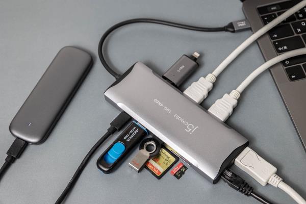 j5create JCD397 开箱：可外接三台4K屏幕、Gen2极速11合一轻巧集线器