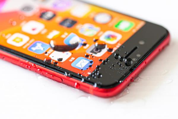 hoda iPhone SE2 保护贴推荐，平价2.5D进化满版9H钢化玻璃保护贴