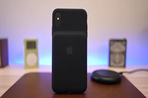 iPhone XS / XR 电池保护壳开箱评测报告：丑又重、充电很厉害又方便