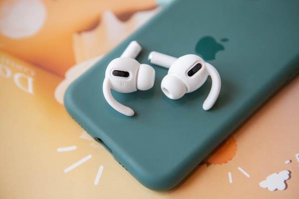 AirPods Pro耳机套开箱，出门运动靠AHAStyle加强防松脱