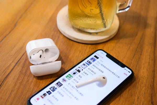 AirPods 2 开箱上手评测：有史以来iPhone 上体验最好的蓝牙耳机