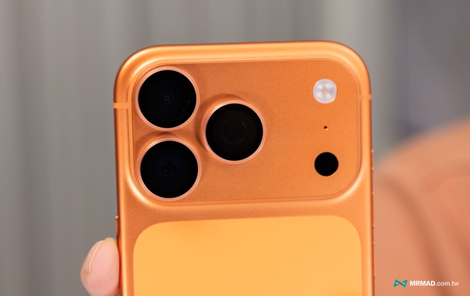 如何挑选iPhone 17抗蓝光保护膜？实测Simmpo德国莱因