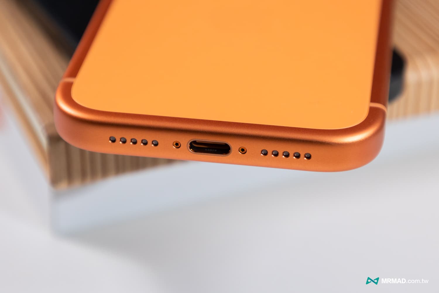 iphone 17 pro unboxing analysis a14